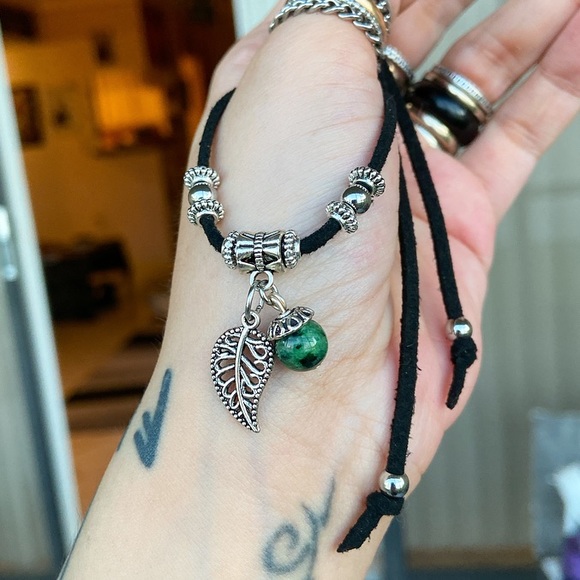 🔴 Leaf & ruby in zoisite gem black suede choker - Picture 6 of 10